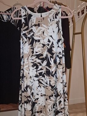 Anne Klein Beige, White and Black Abstract Print Blouse